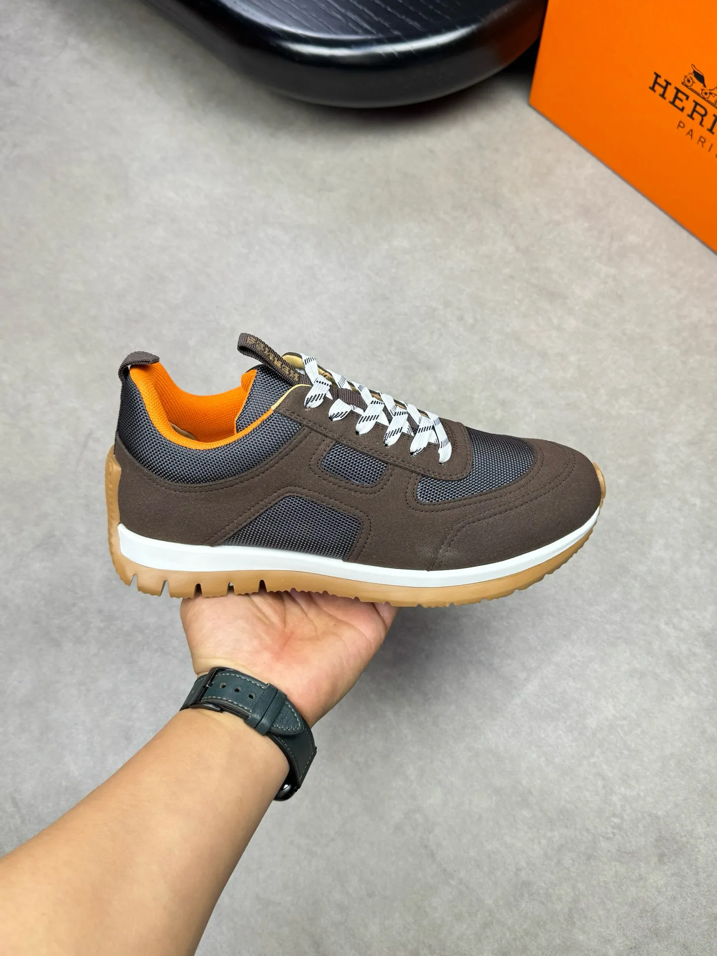 [HERMES] Hermès men's shoes 💰680💰 - high-end quality original items 🔍🔍🔍 casual sports shoes - upper: 🔝 suede environmentally friendly leather, brand high mercerized canvas body with forged ´H´ totem, tongue webbing injection molded brand logo - lining: brand canvas, foot pads; water-dyed cowhide -Outsole: ultra-light T men's shoes 💰U foam; two-color molded outsole -Ultra-high quality control, fine workmanship: highlighted (high-end, extravagance, grade) -Size: 39-44 (38, 45, can be customized)